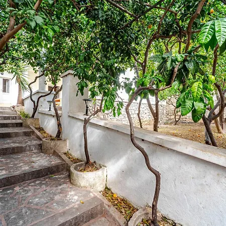 House Lada By Guide Villa